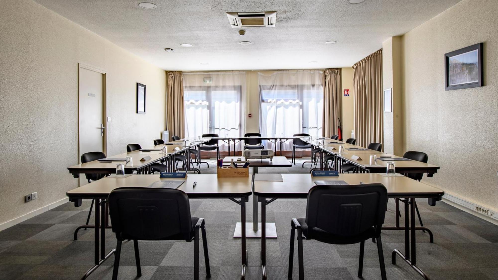 Hotel Campanile Prime - Nimes Centre Zewnętrze zdjęcie