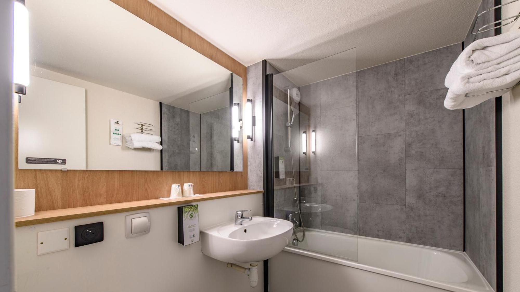 Hotel Campanile Prime - Nimes Centre Zewnętrze zdjęcie